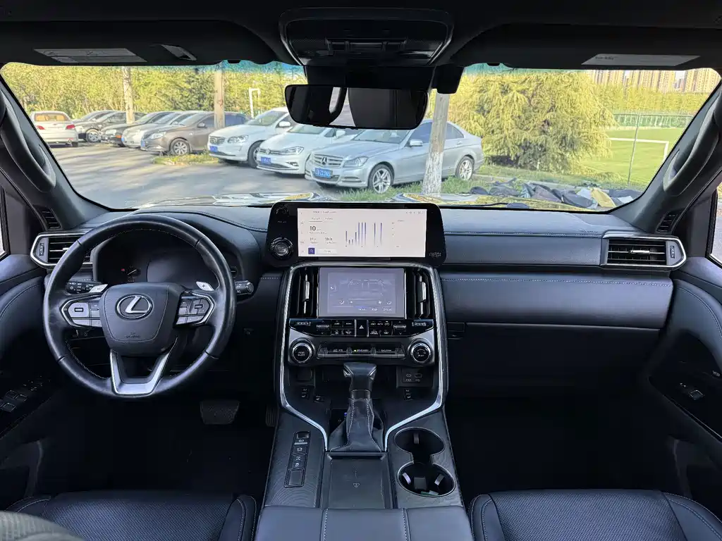 Lexus LX — миниатюра 28
