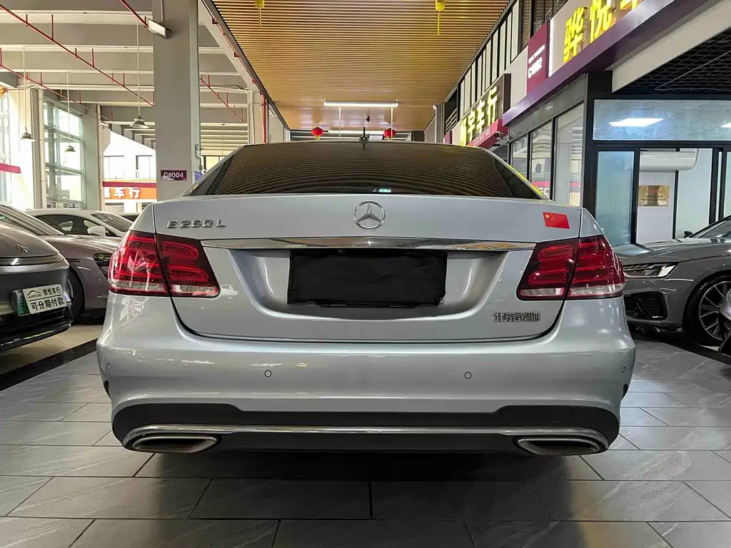 Mercedes-Benz E-Class — миниатюра 3