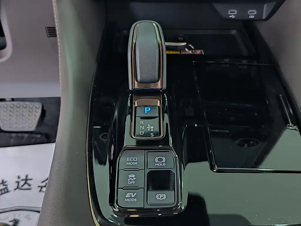 Toyota Vellfire — миниатюра 22