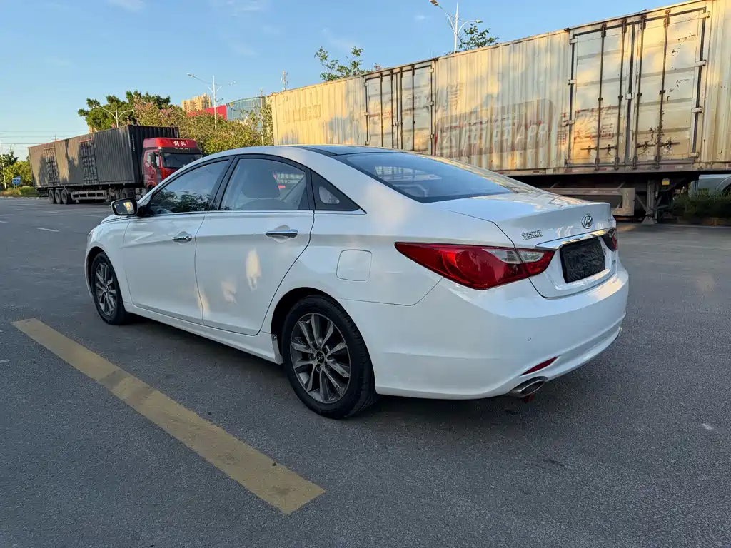 Hyundai Sonata — миниатюра 6
