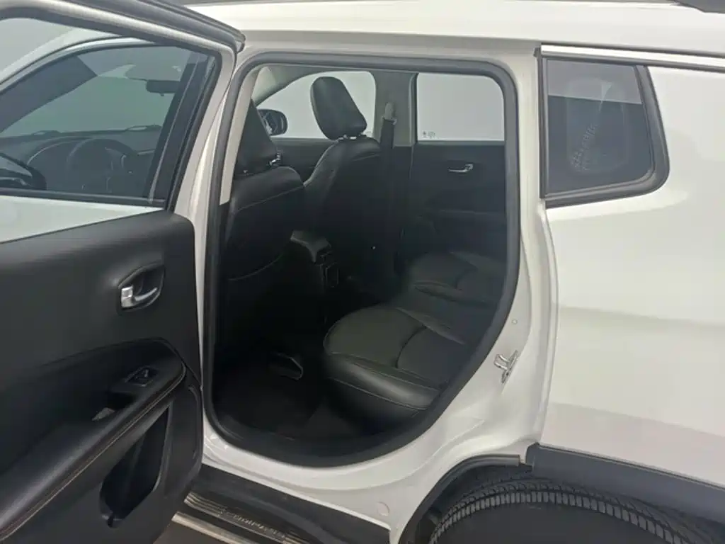 Jeep Compass — миниатюра 7