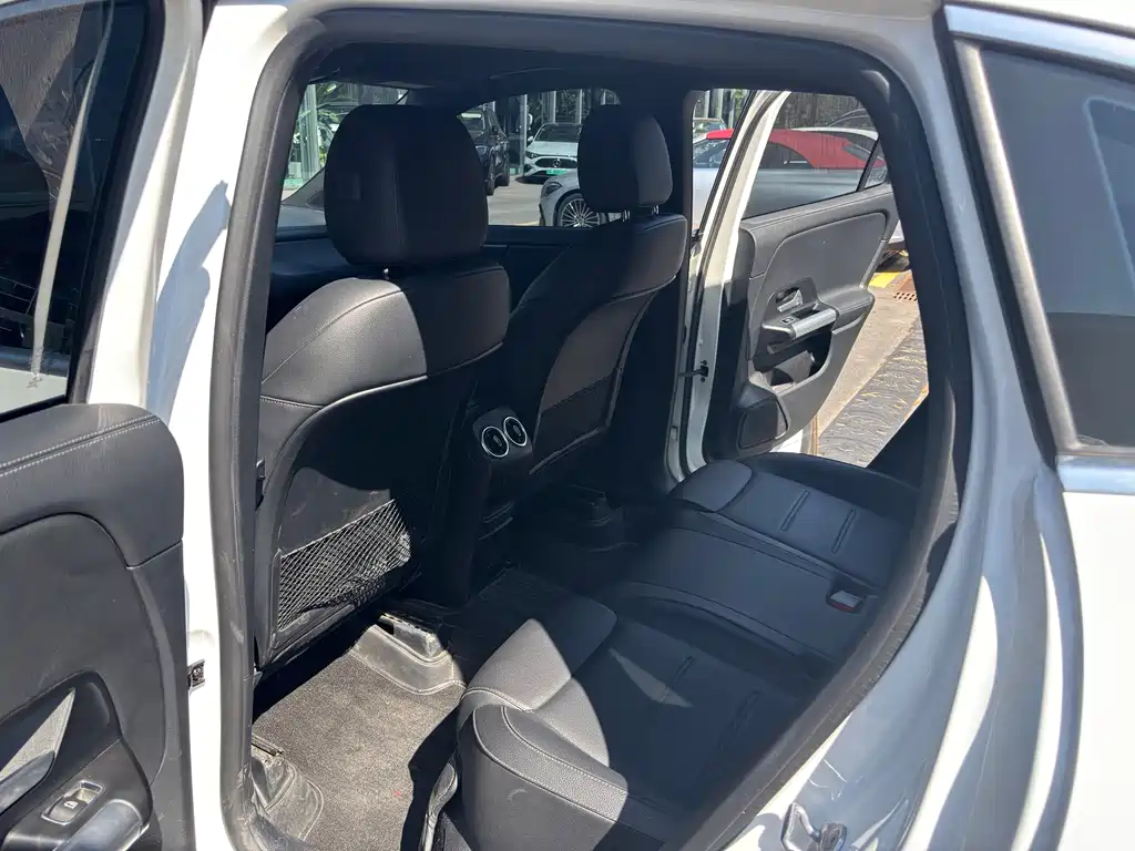 Mercedes-Benz GLA — миниатюра 9