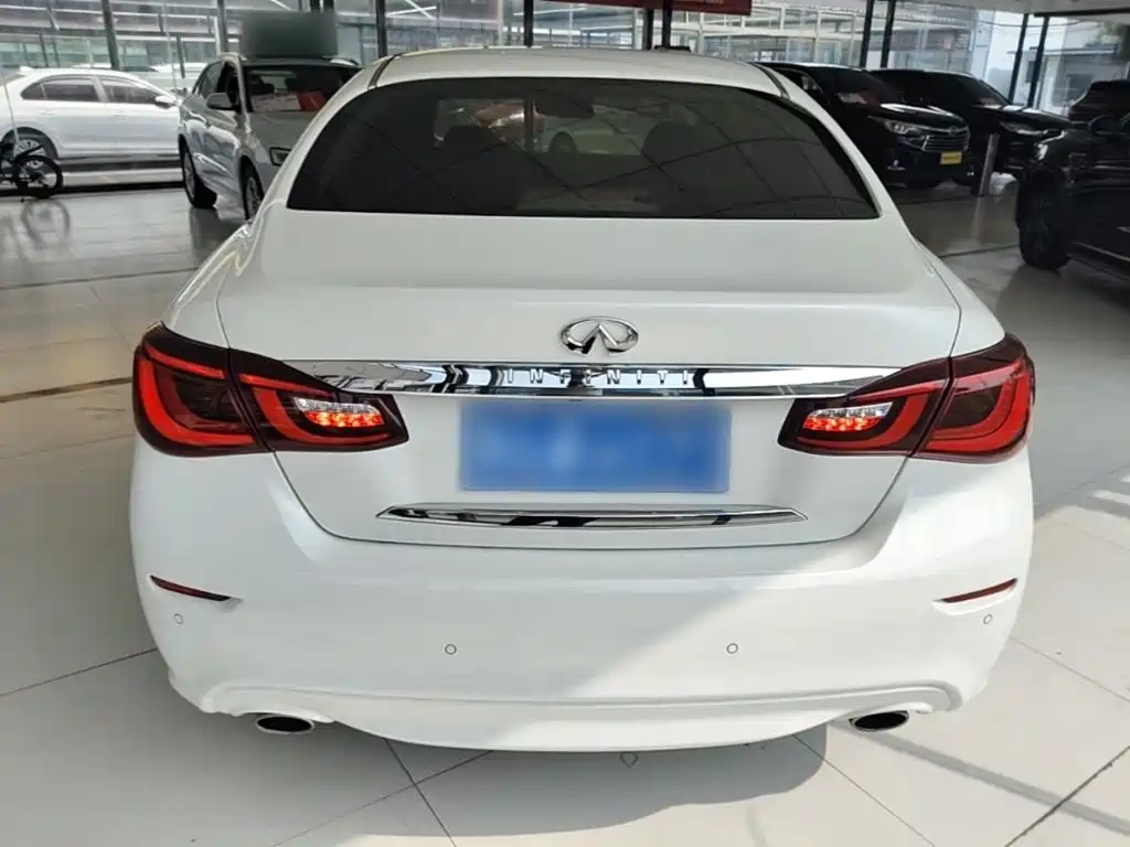 Infiniti Q70 — миниатюра 6