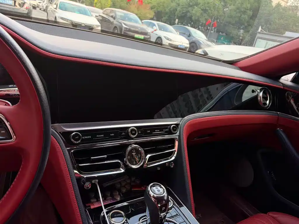 Bentley Flying Spur PHEV — миниатюра 4