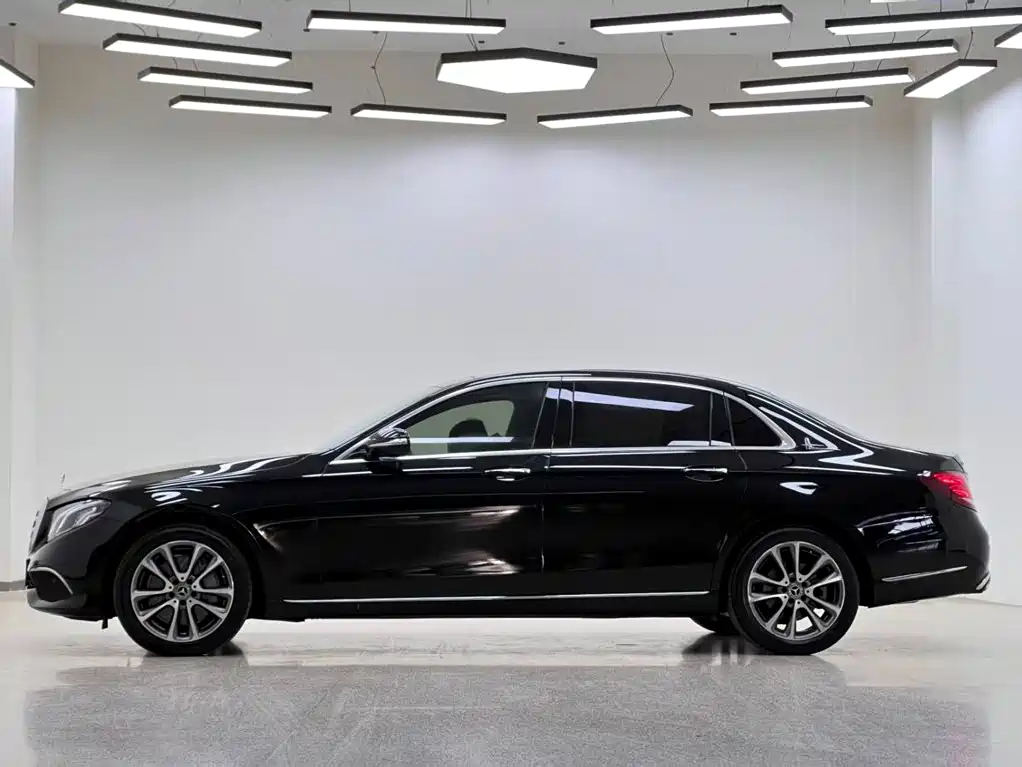 Mercedes-Benz E-Class — миниатюра 3