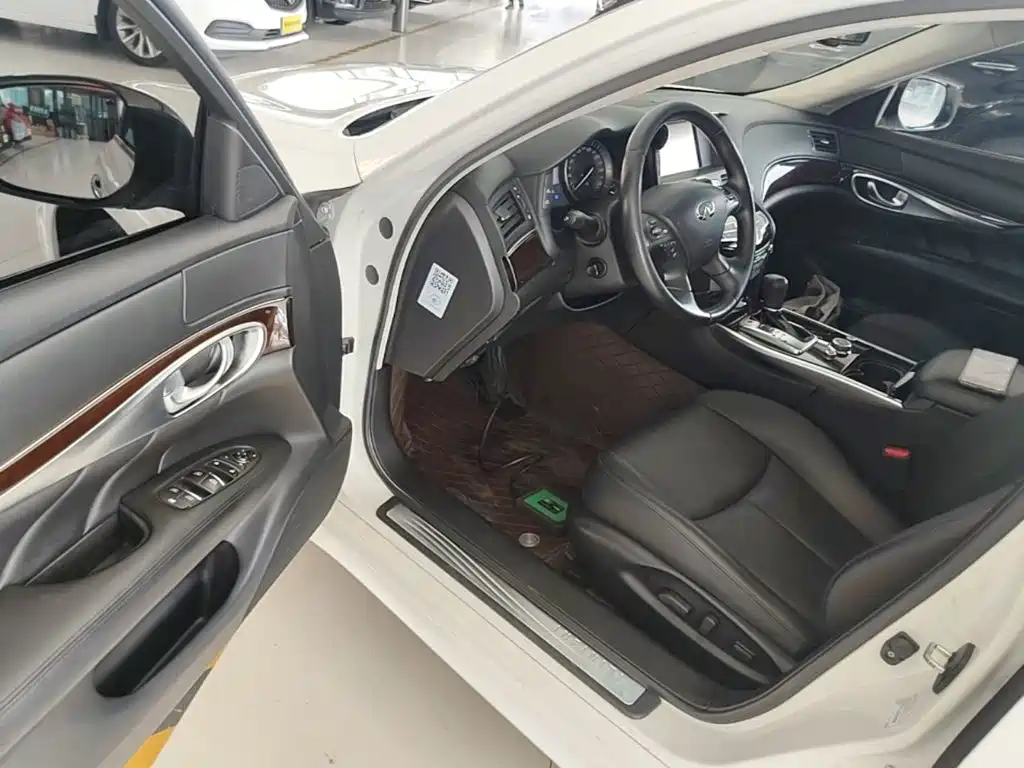 Infiniti Q70 — миниатюра 16