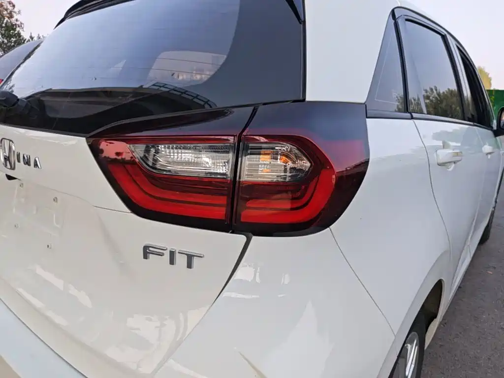 Honda Fit — миниатюра 8