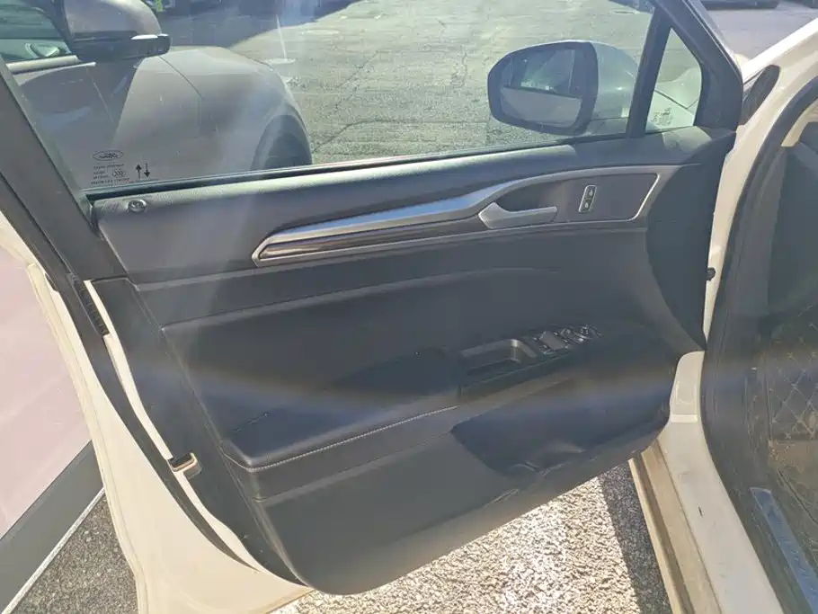 Ford Mondeo — миниатюра 7
