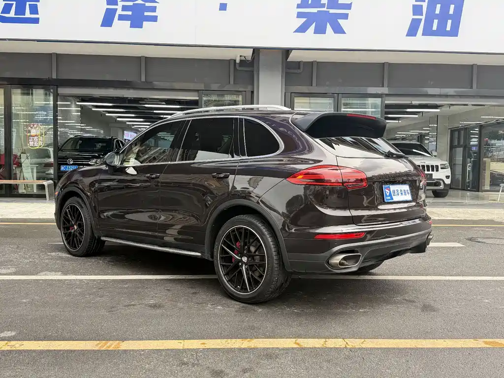 Porsche Cayenne — миниатюра 5
