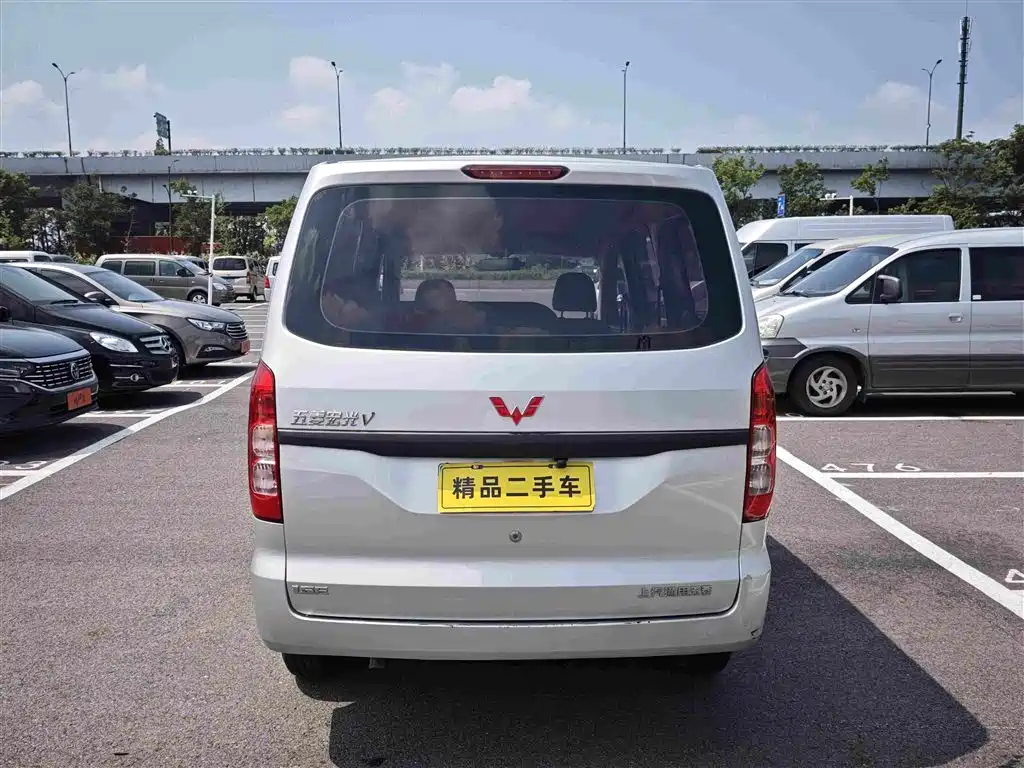 Wuling Hongguang V — миниатюра 5
