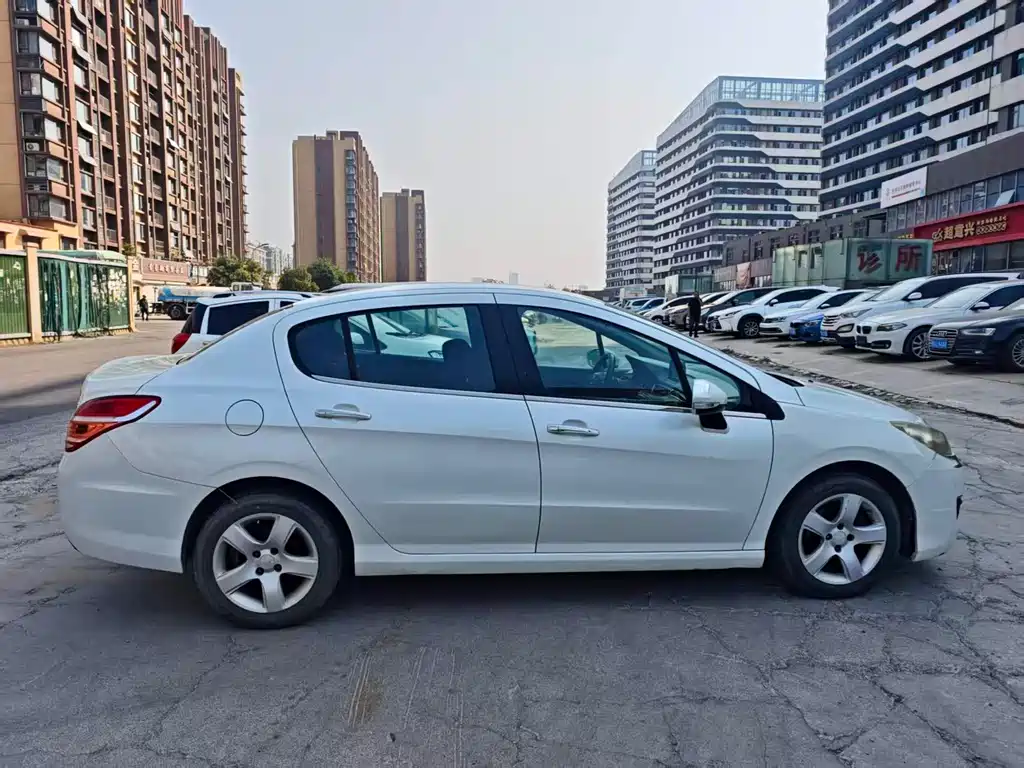 Peugeot 308 — миниатюра 6