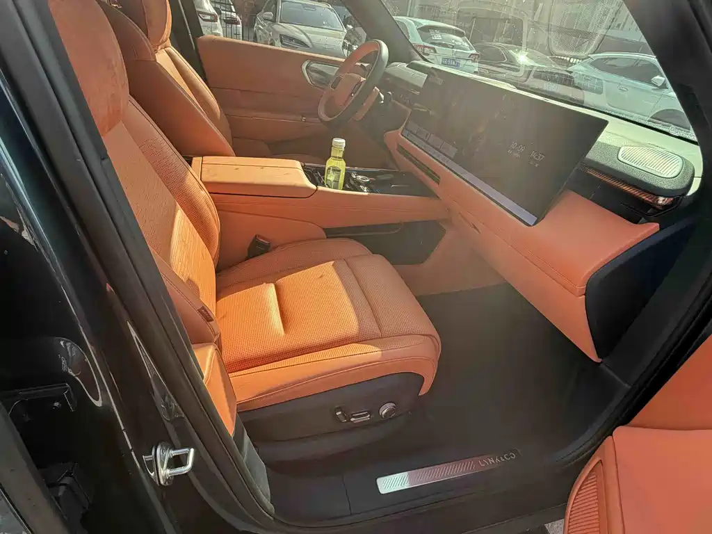 Lynk & Co 900 — миниатюра 7