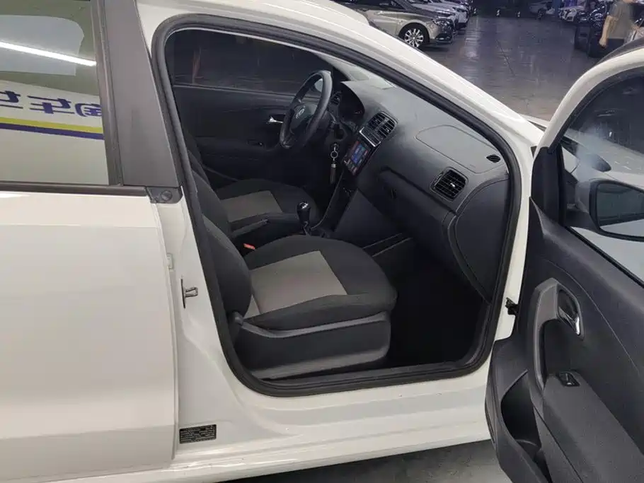 Volkswagen Polo — миниатюра 8