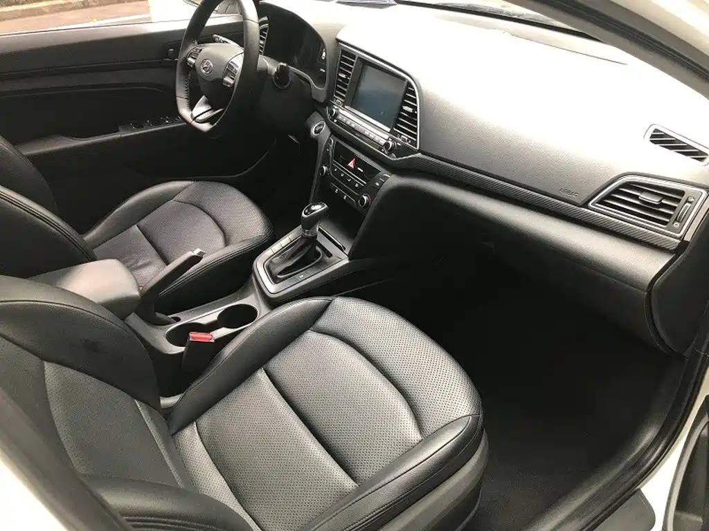Hyundai Elantra — миниатюра 8