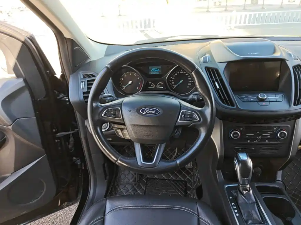 Ford Kuga — миниатюра 11