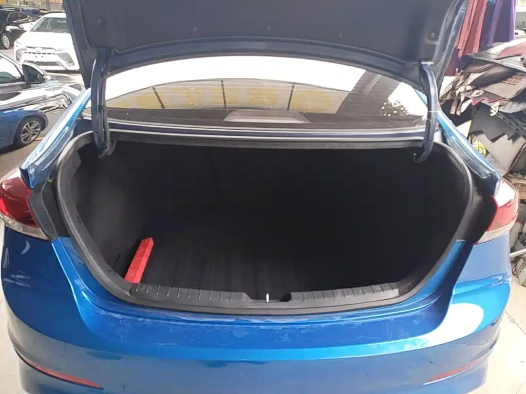 Hyundai Elantra — миниатюра 19