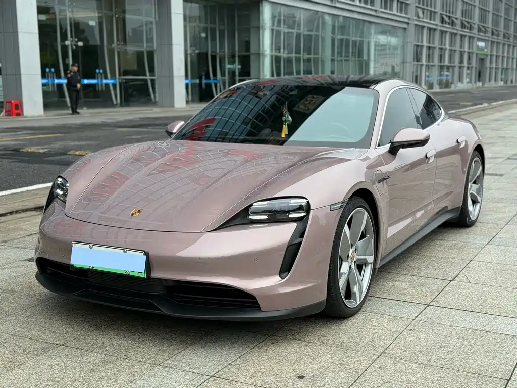 PORSCHE TAYCAN