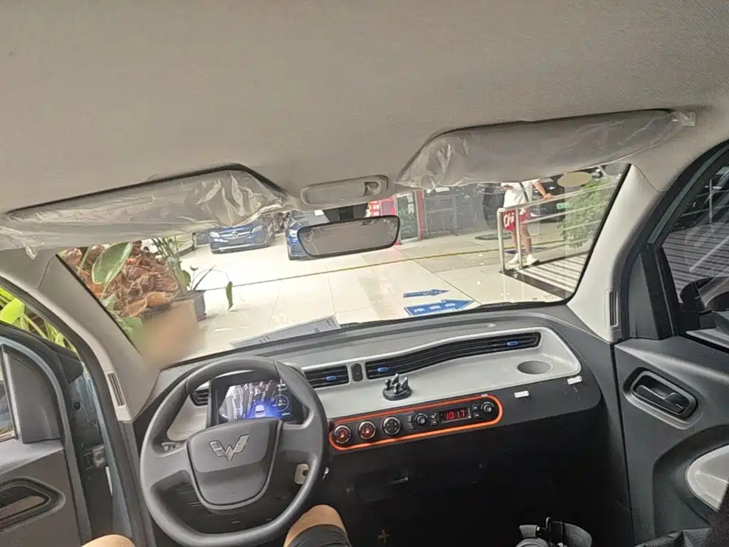 Wuling MINIEV — миниатюра 10
