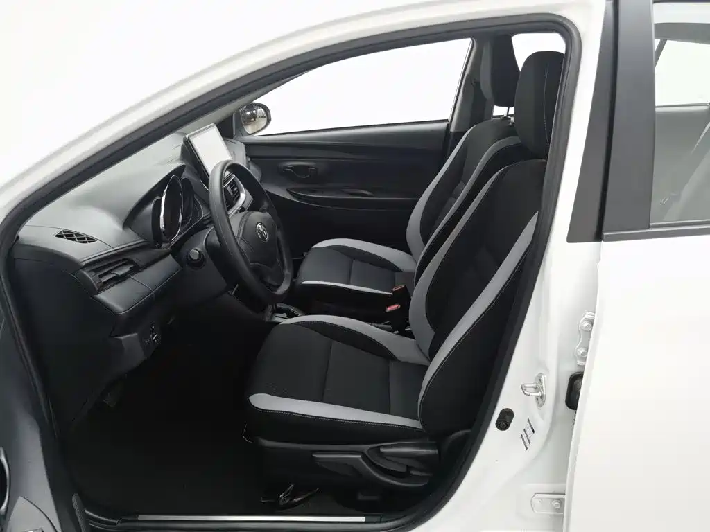 Toyota Yaris L — миниатюра 10