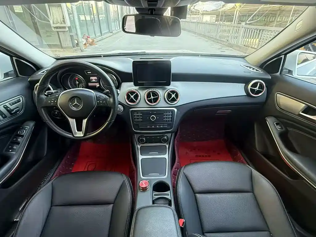 Mercedes-Benz GLA — миниатюра 8