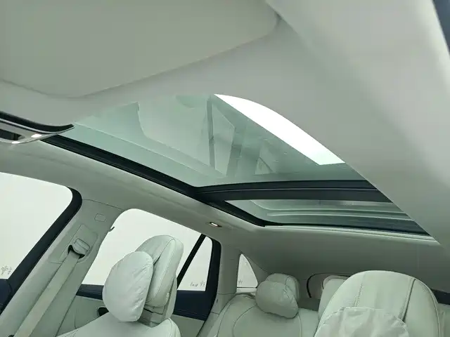 Mercedes-Benz EQE SUV — миниатюра 9