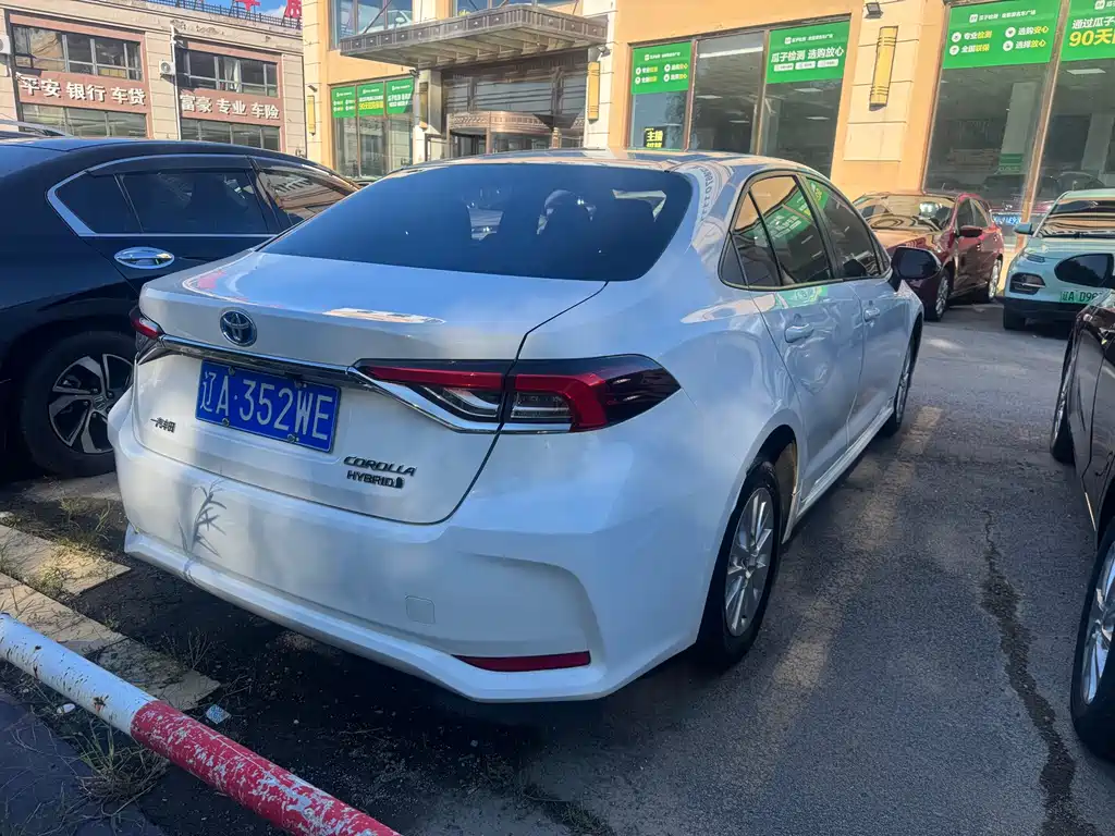 Toyota Corolla Hybrid — миниатюра 11