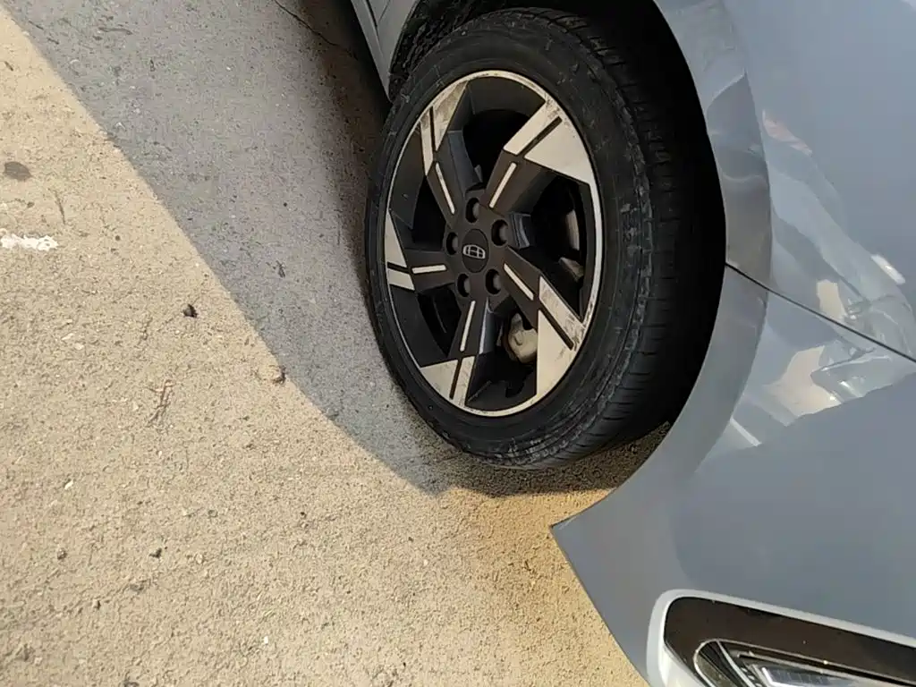 Geely L HiP — миниатюра 12