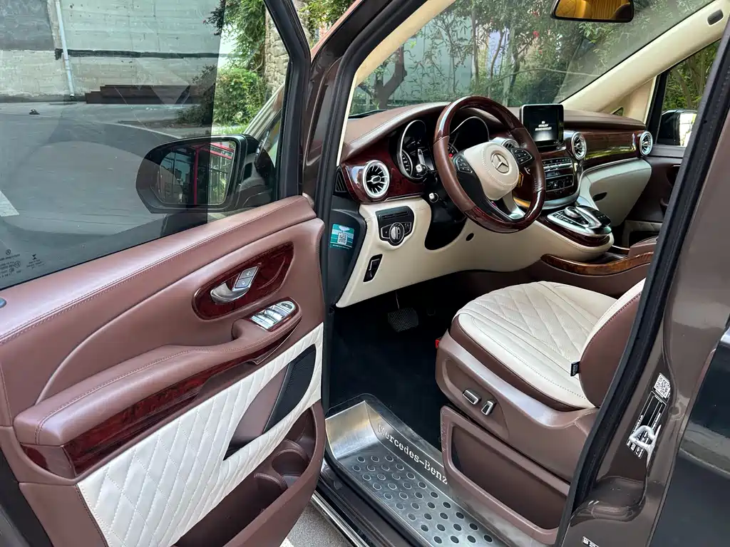 Mercedes-Benz V-Class V 2018 V 260 L Luxury Long Wheelbase VI