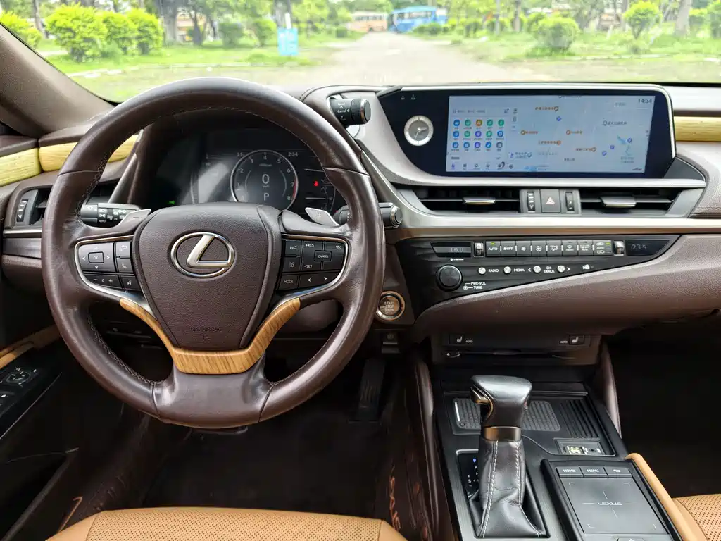 Lexus ES — миниатюра 23