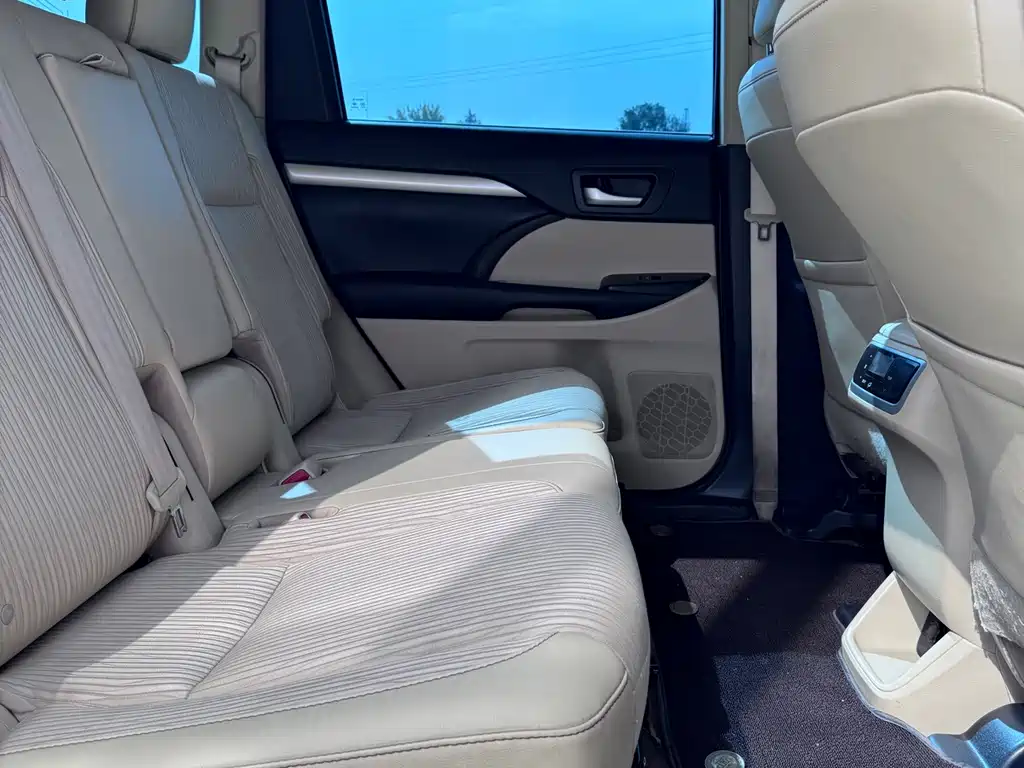 Toyota Highlander — миниатюра 14