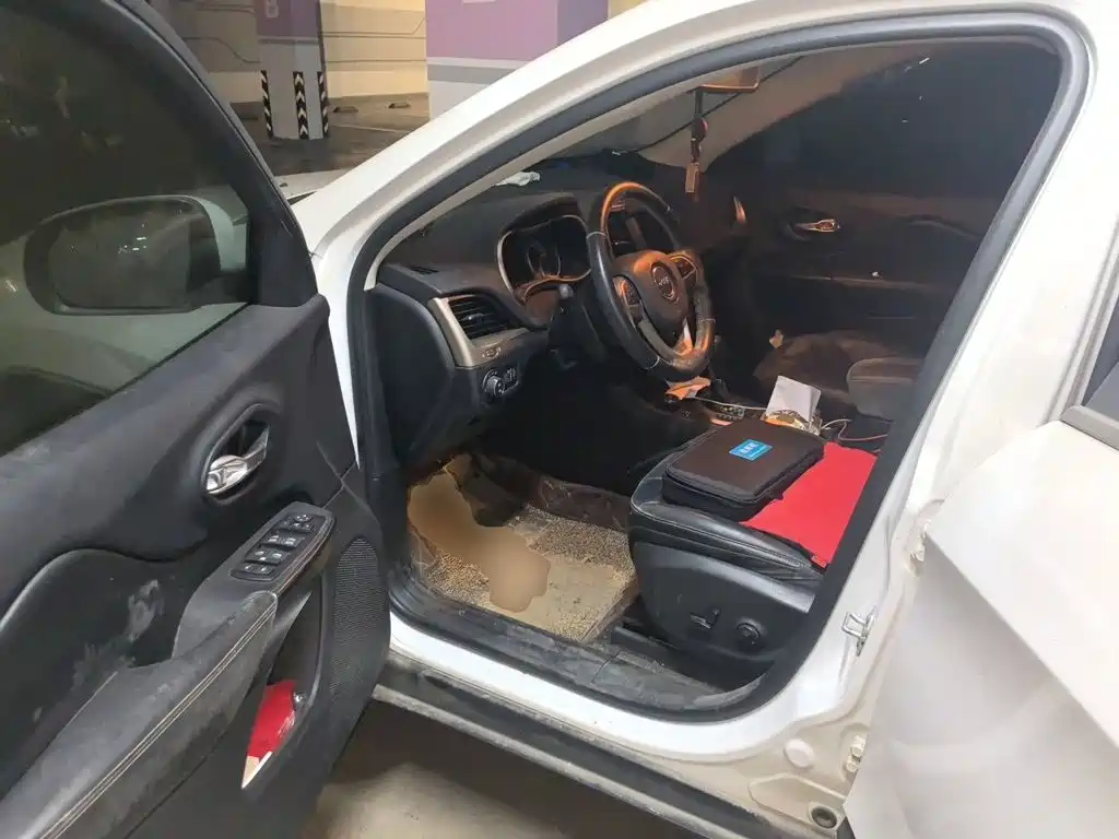 Jeep Cherokee — миниатюра 12