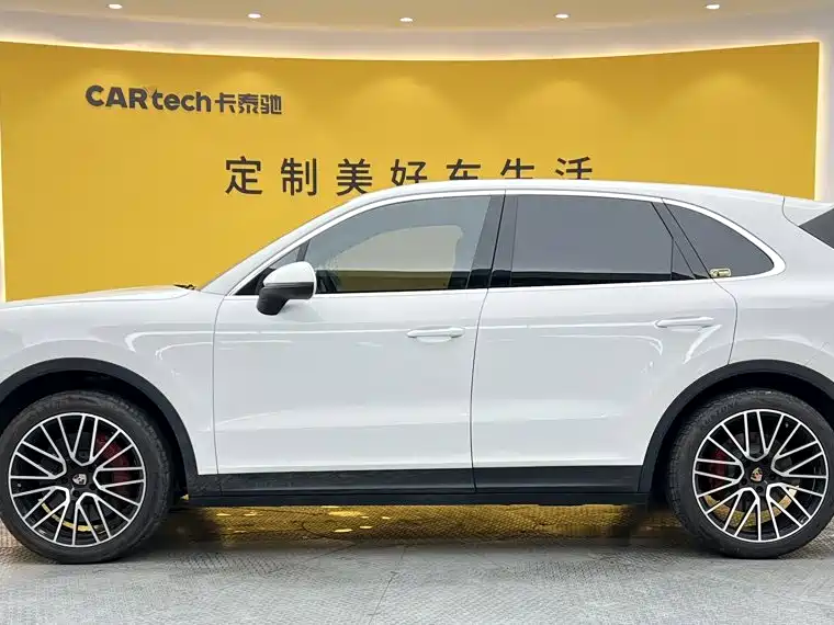 Porsche Cayenne — миниатюра 7