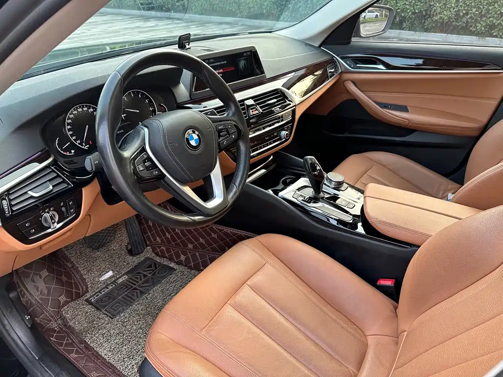 BMW 5 Series — миниатюра 9