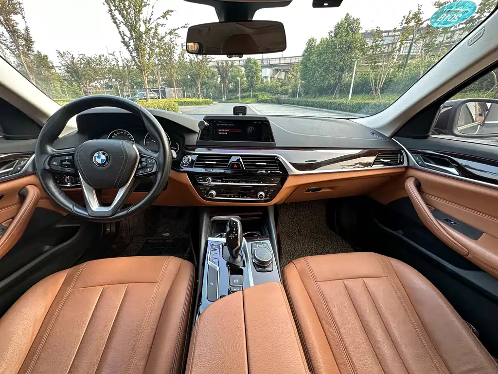 BMW 5 Series — миниатюра 8