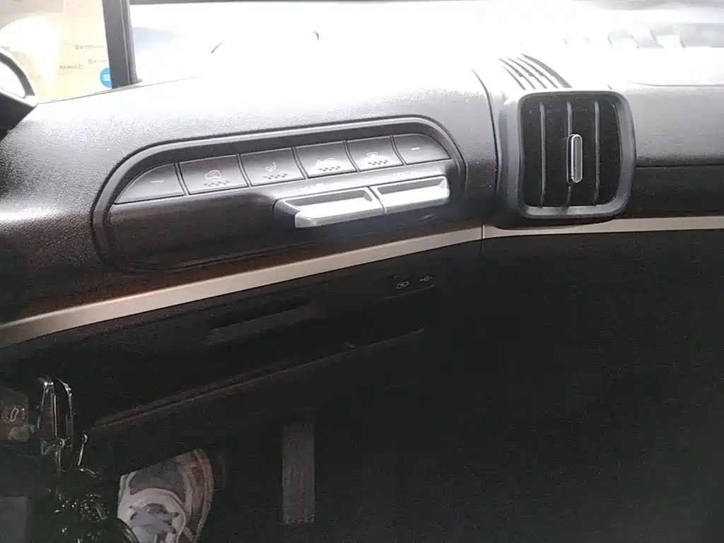 Baojun KiWi EV — миниатюра 13