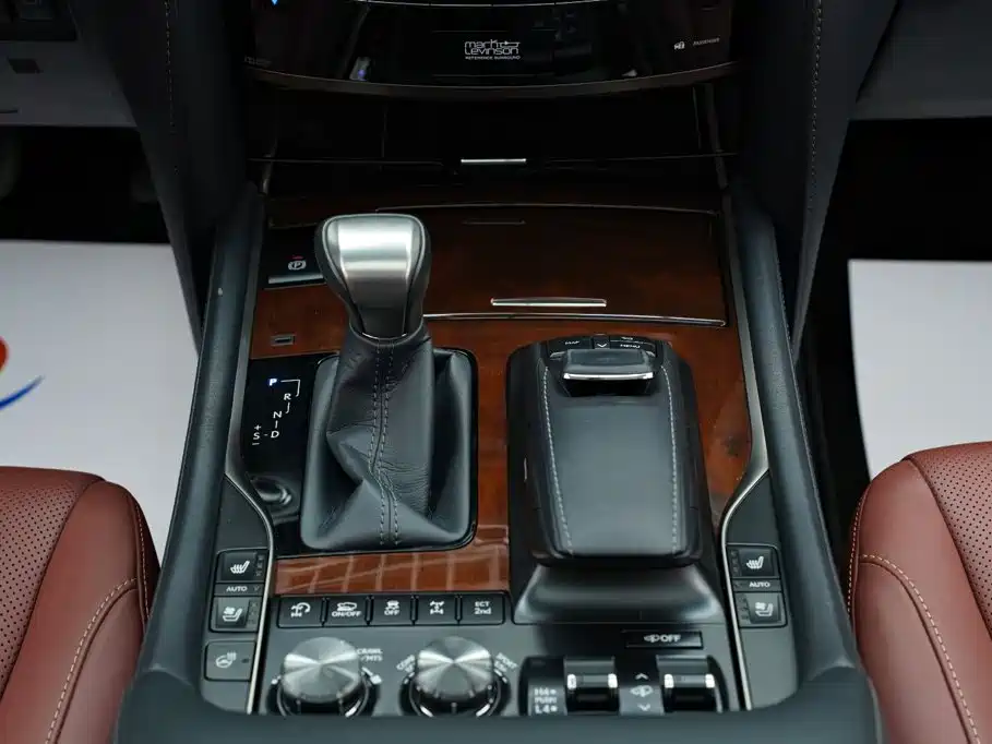 Lexus LX — миниатюра 23