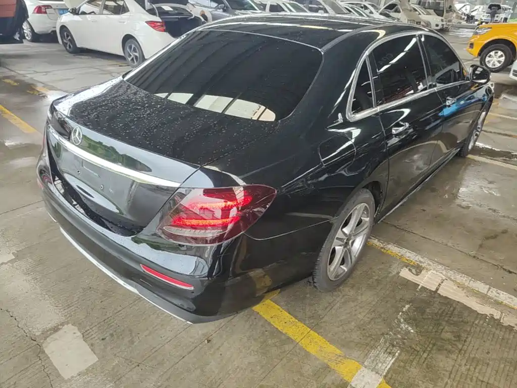 Mercedes-Benz E-Class — миниатюра 7