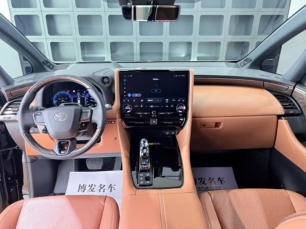 Toyota Alphard — миниатюра 28