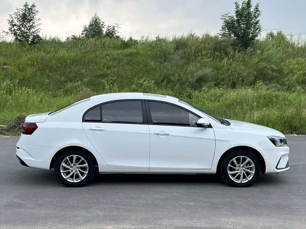 Geely Emgrand — миниатюра 5