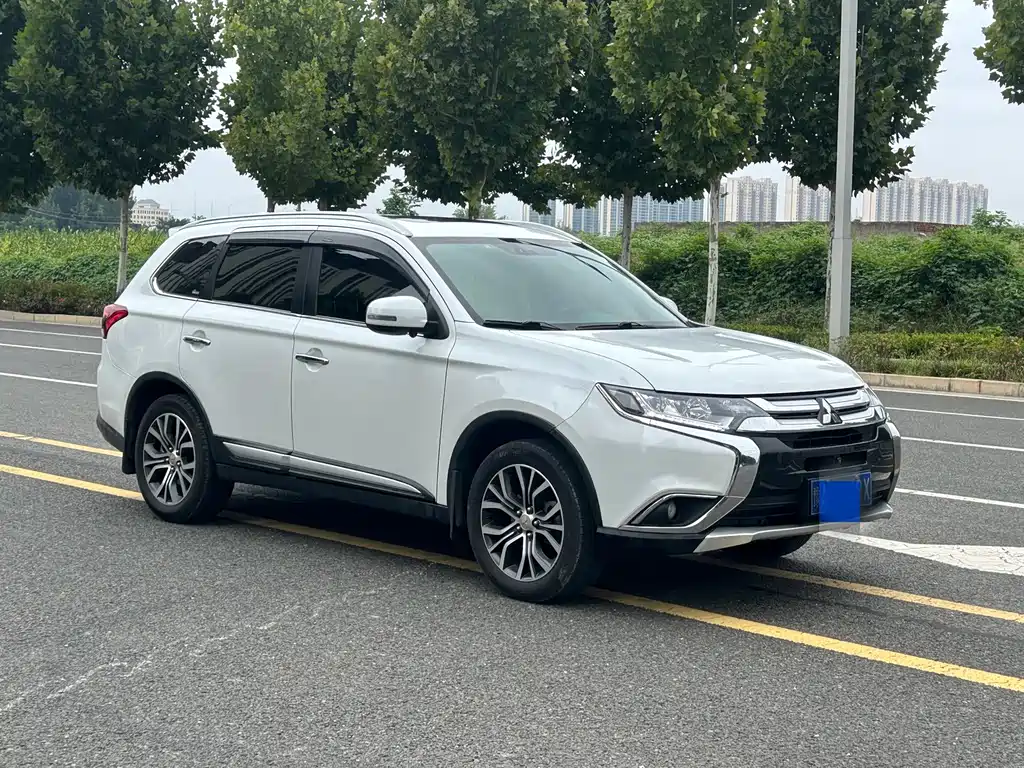 Mitsubishi Outlander — миниатюра 3