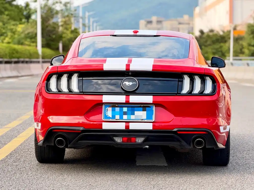 Ford Mustang — миниатюра 8