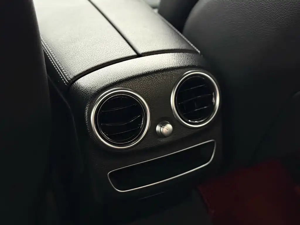 Mercedes-Benz C-Class — миниатюра 12