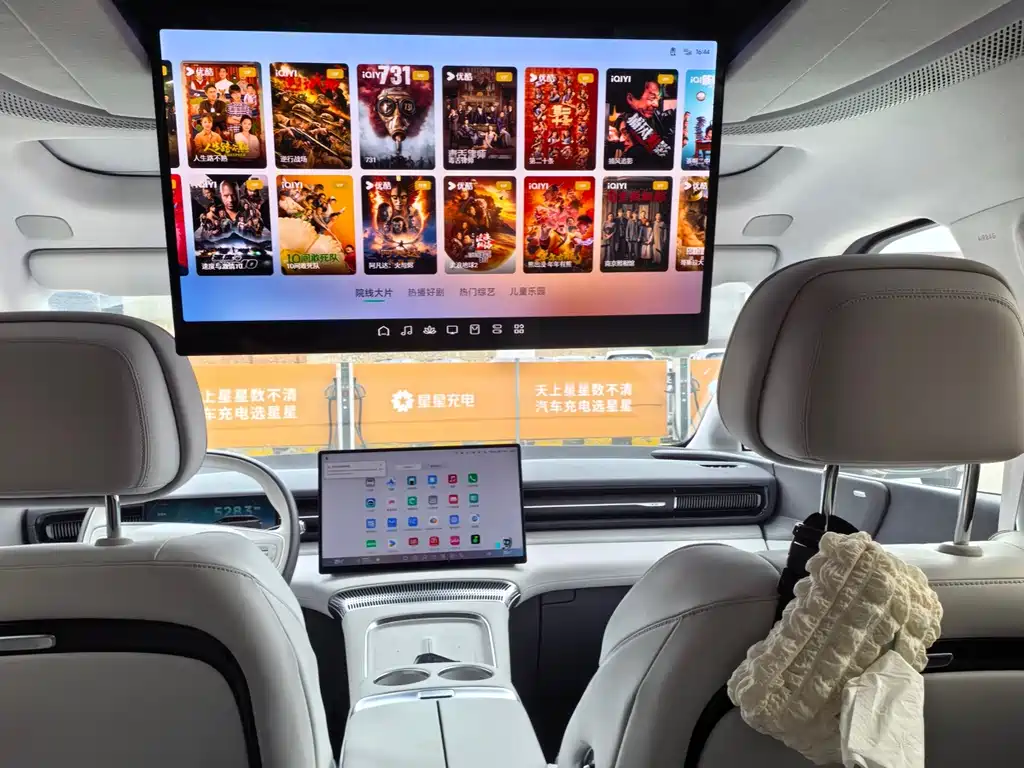 XPeng X9 — миниатюра 6