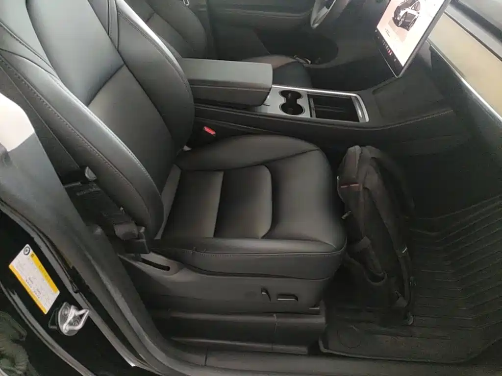 Tesla Model Y — миниатюра 25