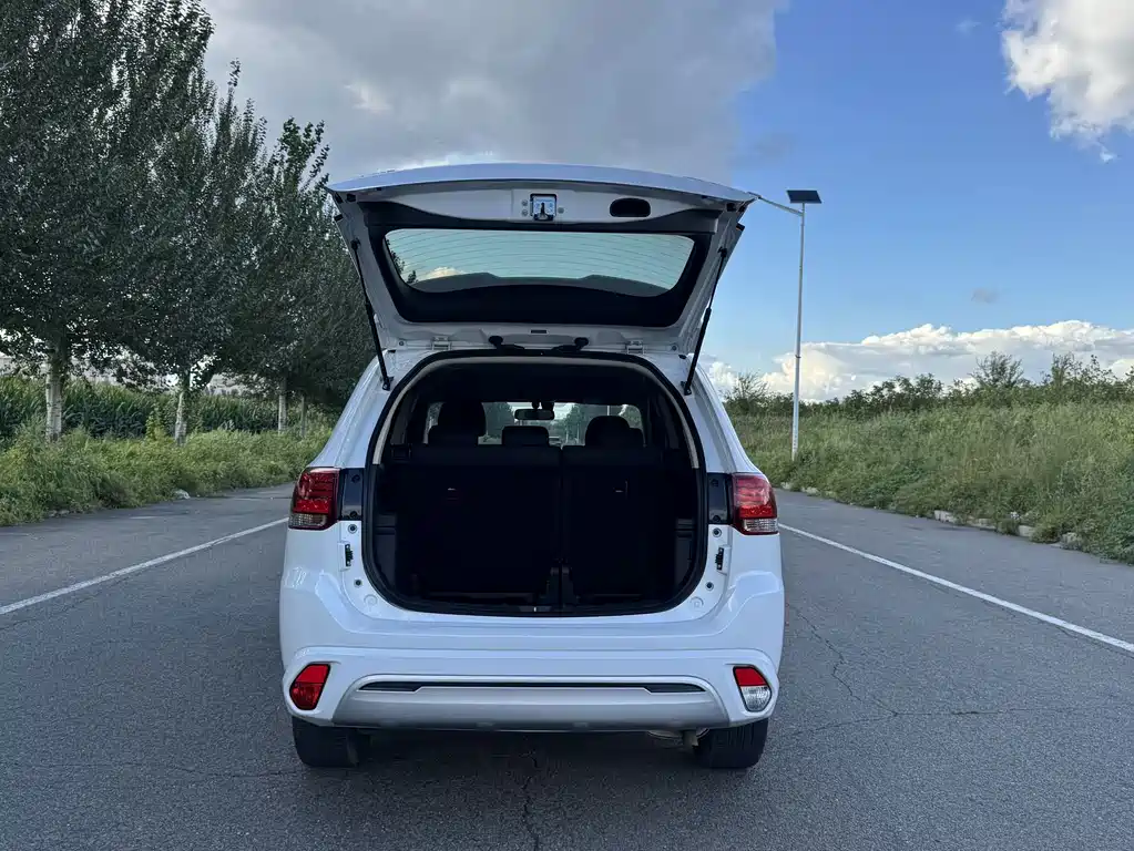 Mitsubishi Outlander — миниатюра 7