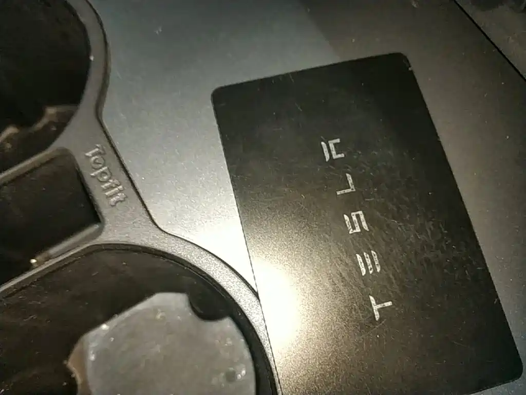 Tesla Model Y — миниатюра 9