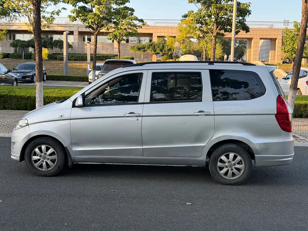 Wuling Hongguang — миниатюра 3