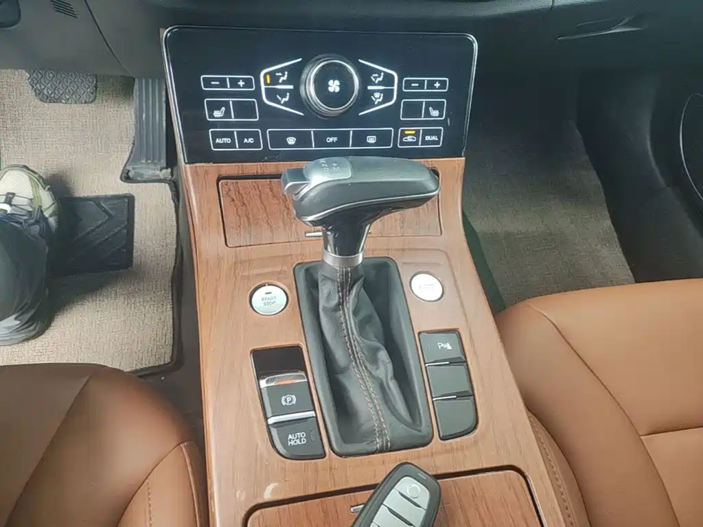 Hongqi Hongqi H5 — миниатюра 14