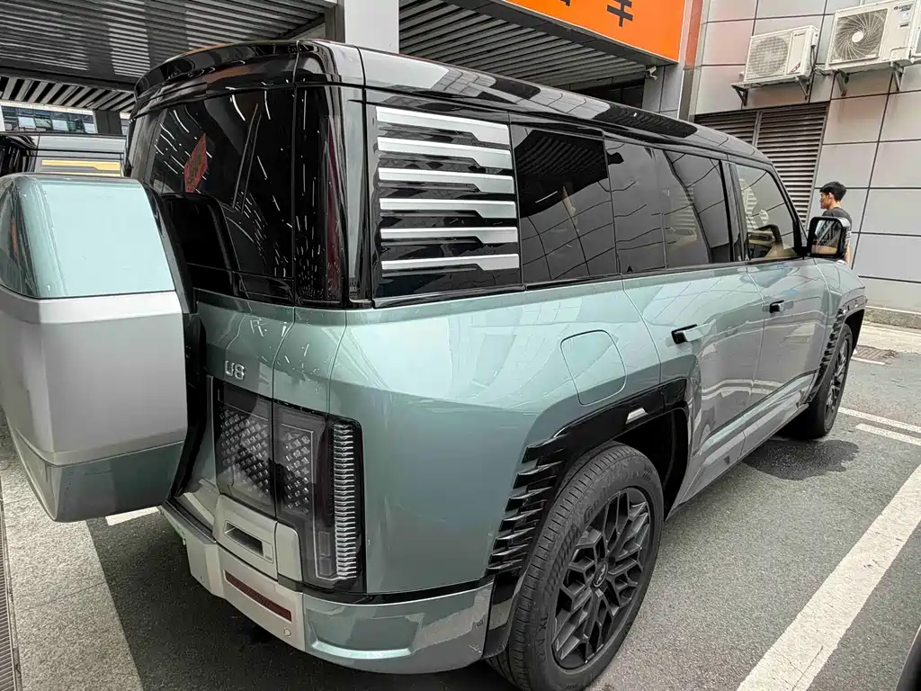 Yangwang U8 2023 Luxury