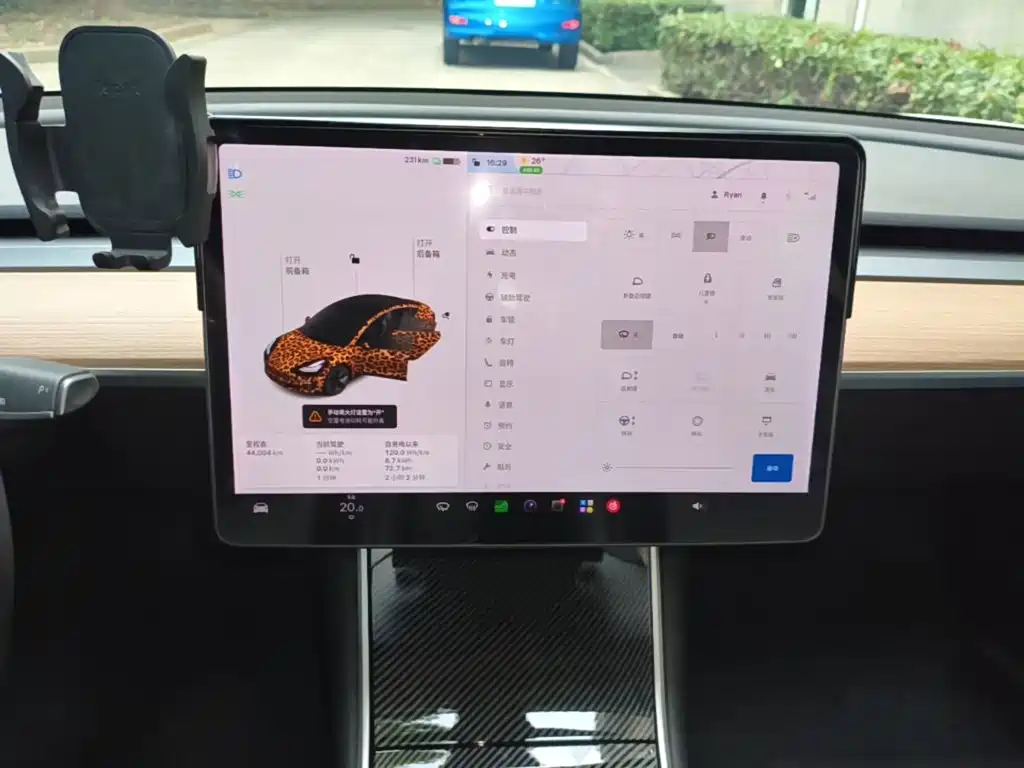 Tesla Model 3 — миниатюра 13